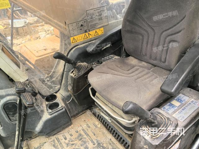 后窗玻璃角標（駕駛室部分）