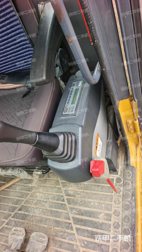 座椅左側(cè)控制臺/音響/含左手柄（駕駛室部分）