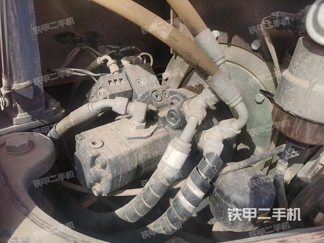 液壓泵艙室正面整體(整機(jī)外觀) 液壓泵艙室正面整體(整機(jī)外觀)