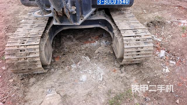 轉(zhuǎn)盤(pán)和下車(chē)架正前(工作和回轉(zhuǎn)裝置) 轉(zhuǎn)盤(pán)和下車(chē)架正前(工作和回轉(zhuǎn)裝置)