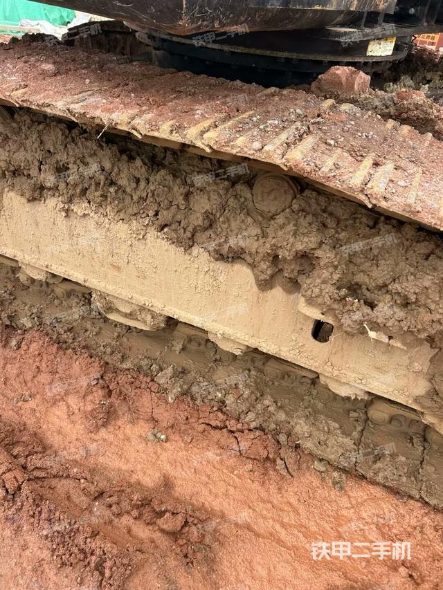 左驅(qū)動輪（行走機(jī)構(gòu)）