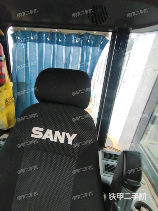 后窗玻璃角標（駕駛室部分）