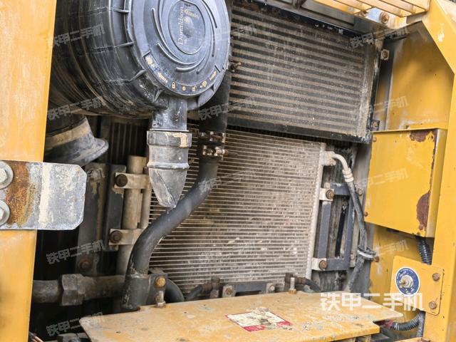 散熱器正面(大件艙室) 散熱器正面(大件艙室)