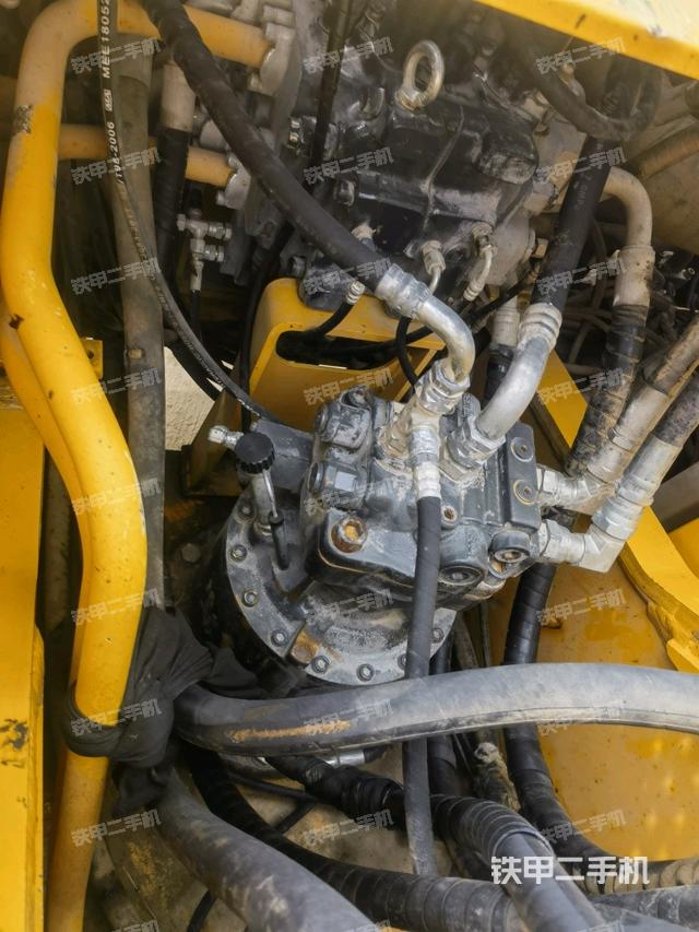 回轉(zhuǎn)馬達(dá)和主控閥（整機(jī)外觀）