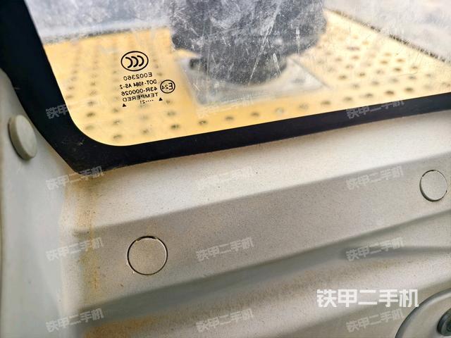 后窗玻璃角標(駕駛室部分) 后窗玻璃角標(駕駛室部分)