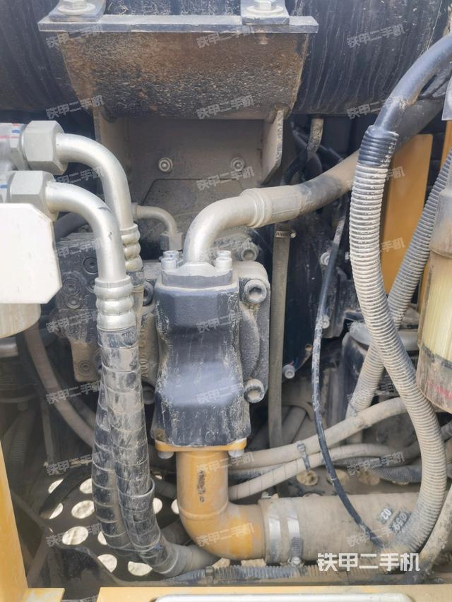 液壓泵艙室正面整體(整機(jī)外觀) 液壓泵艙室正面整體(整機(jī)外觀)