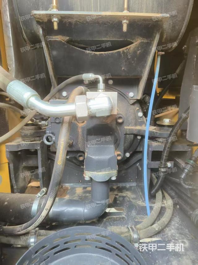 液壓泵艙室正面整體(整機(jī)外觀) 液壓泵艙室正面整體(整機(jī)外觀)