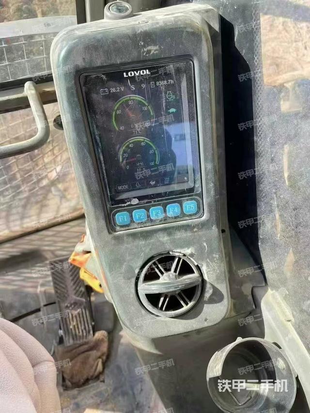 駕駛室整體(整機外觀) 駕駛室整體(整機外觀)