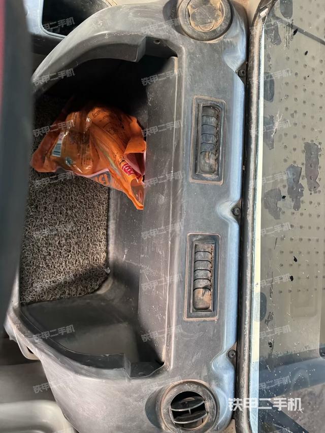 座椅后部(駕駛室部分) 座椅后部(駕駛室部分)