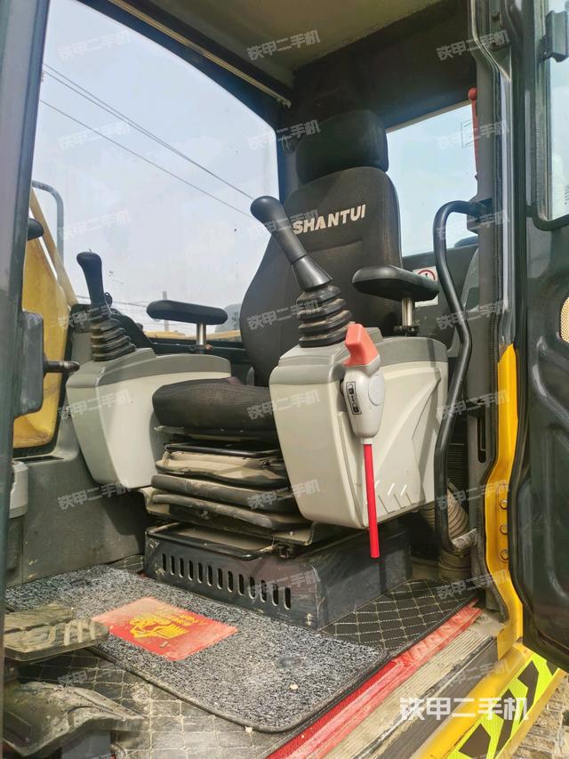 駕駛室正側(cè)（駕駛室部分）