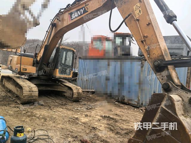 三一重工SY235C挖掘机的设备实拍-第4张实拍照片