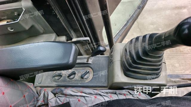 座椅左側(cè)控制臺/音響/含左手柄（駕駛室部分）