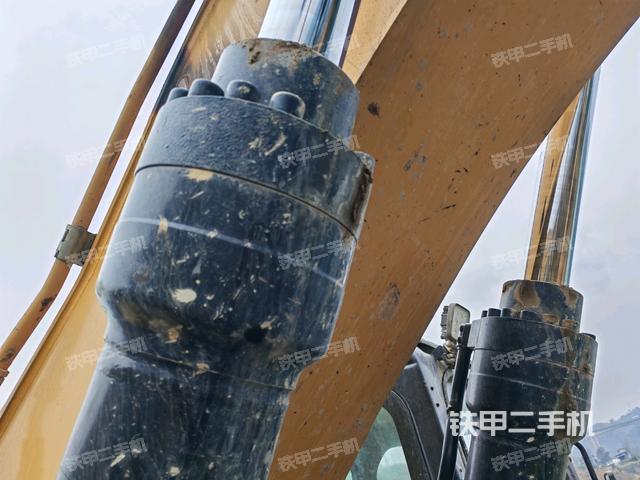 鏟斗右后整體(工作和回轉(zhuǎn)裝置) 鏟斗右后整體(工作和回轉(zhuǎn)裝置)