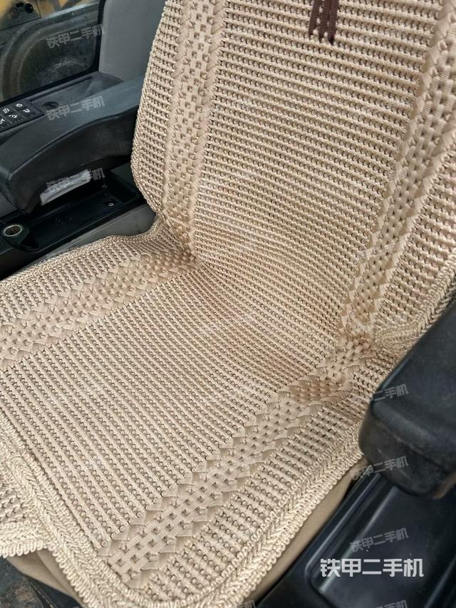 座椅右側(cè)控制臺/鑰匙門/油門/含右手柄（駕駛室部分）