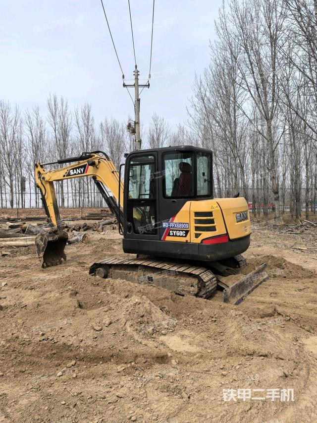 駕駛室整體（整機外觀）