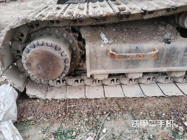 右驅(qū)動(dòng)輪（行走機(jī)構(gòu)）