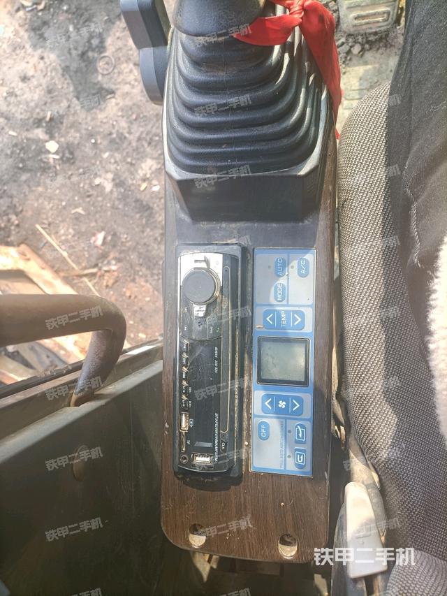 座椅左側(cè)控制臺(tái)/音響/含左手柄（駕駛室部分）