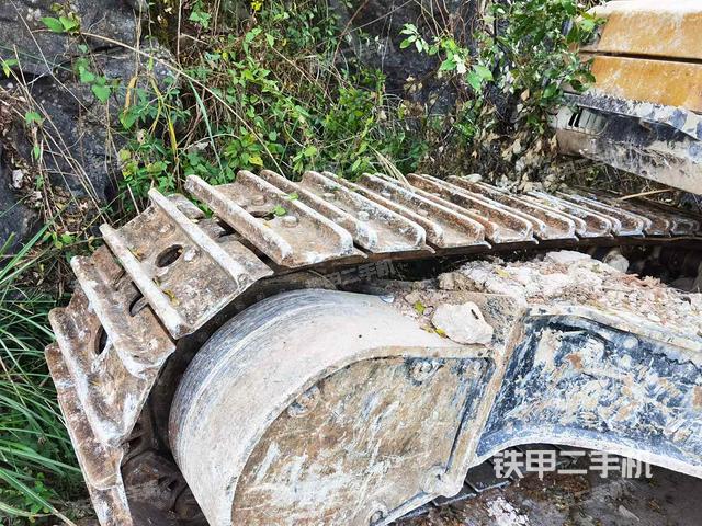 單側(cè)履帶整體(整機外觀) 單側(cè)履帶整體(整機外觀)