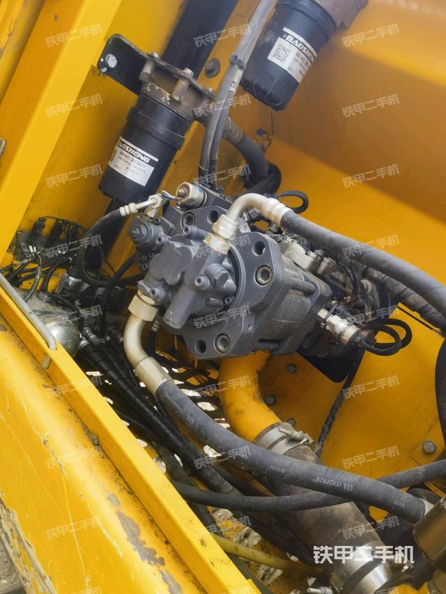 液壓泵艙室正面整體（整機(jī)外觀）