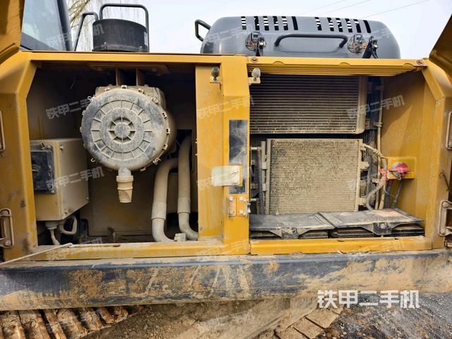 散熱器正面(大件艙室) 散熱器正面(大件艙室)