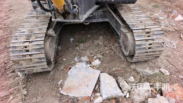 轉(zhuǎn)盤和下車架正前（工作和回轉(zhuǎn)裝置）