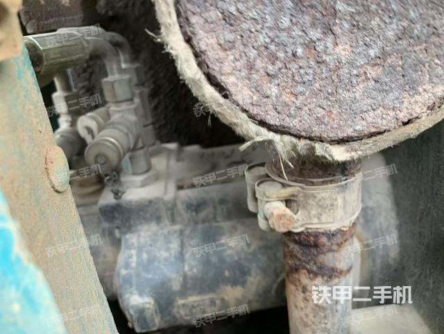 液壓泵艙室正面整體(整機外觀) 液壓泵艙室正面整體(整機外觀)