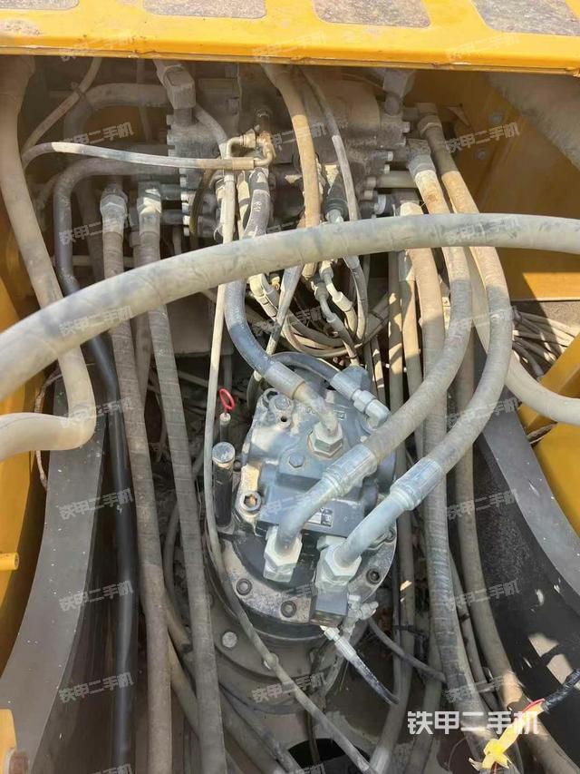 回轉(zhuǎn)馬達(dá)和主控閥（整機(jī)外觀）