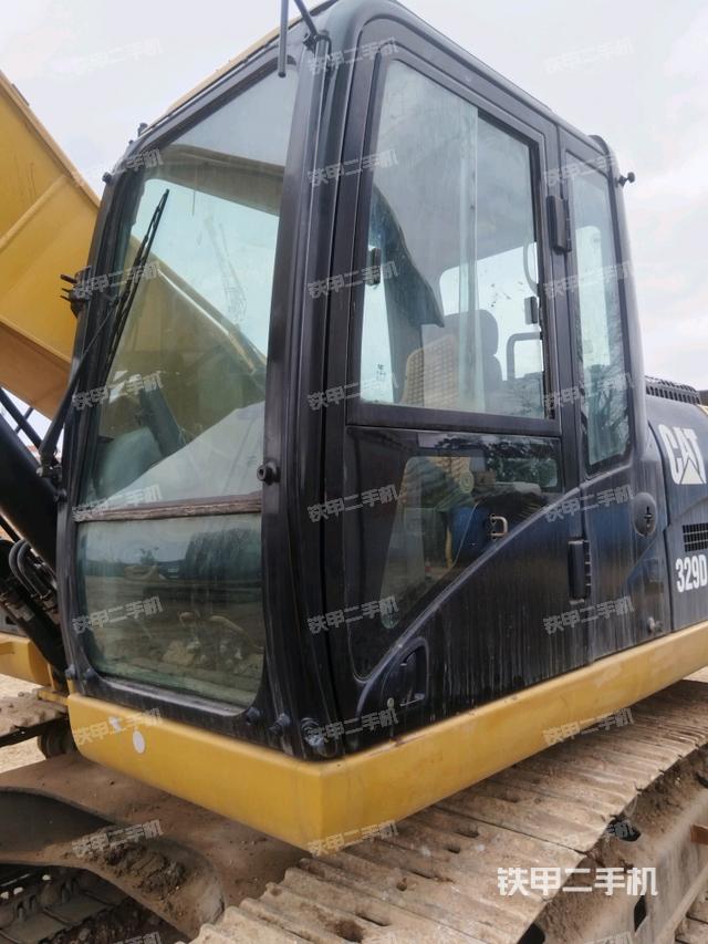 駕駛室左前45度（駕駛室部分）