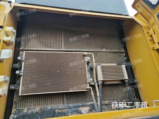散熱器正面(大件艙室) 散熱器正面(大件艙室)