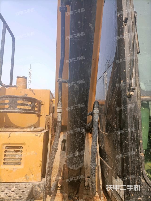 大臂根部?斜（工作和回轉(zhuǎn)裝置）