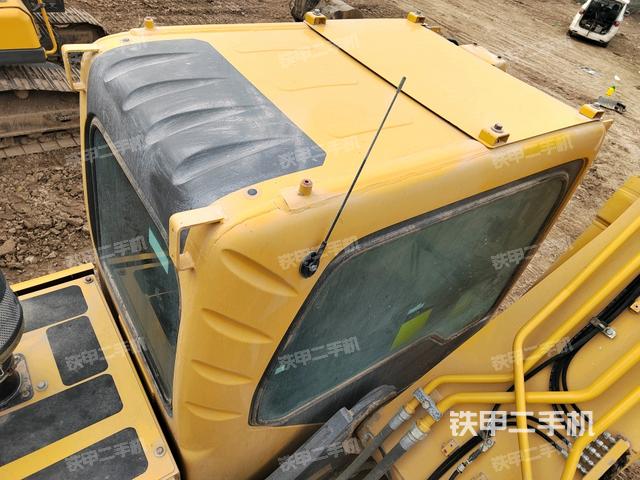 駕駛室頂部（整機外觀）