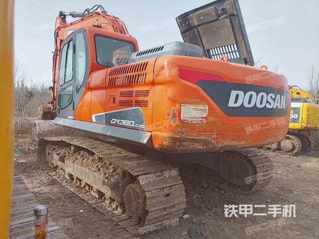 駕駛室頂部（整機外觀）