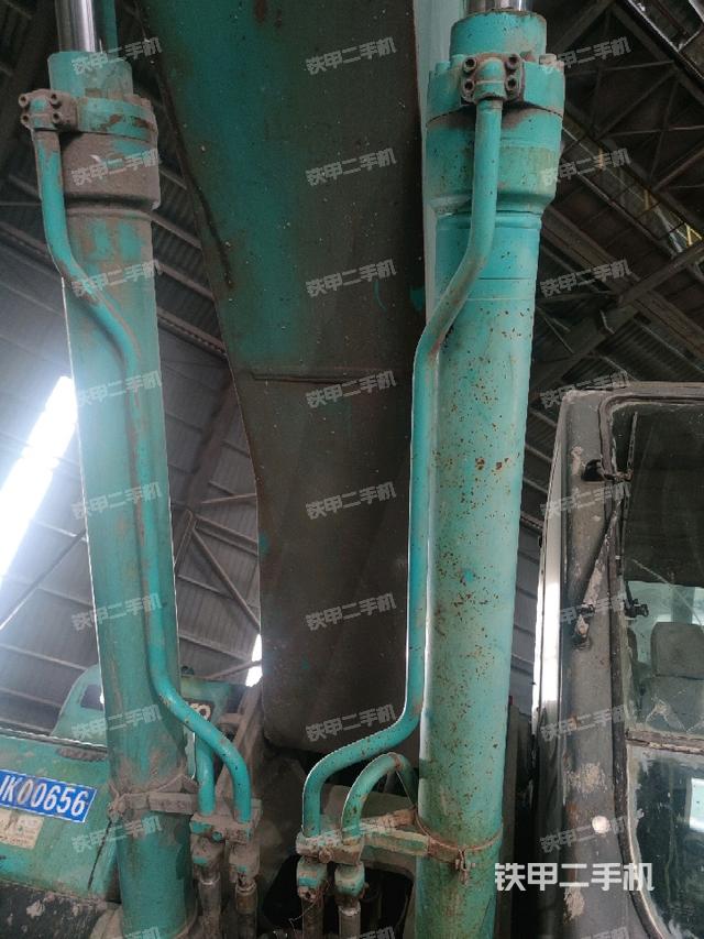 大臂油缸整體?豎拍(工作和回轉(zhuǎn)裝置) 大臂油缸整體?豎拍(工作和回轉(zhuǎn)裝置)