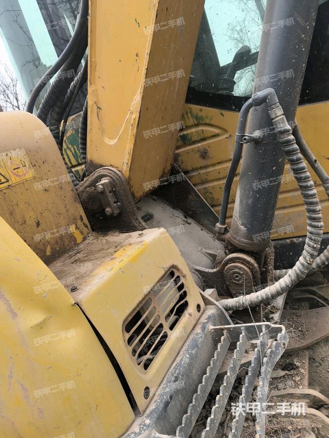 大臂根部?斜（工作和回轉(zhuǎn)裝置）