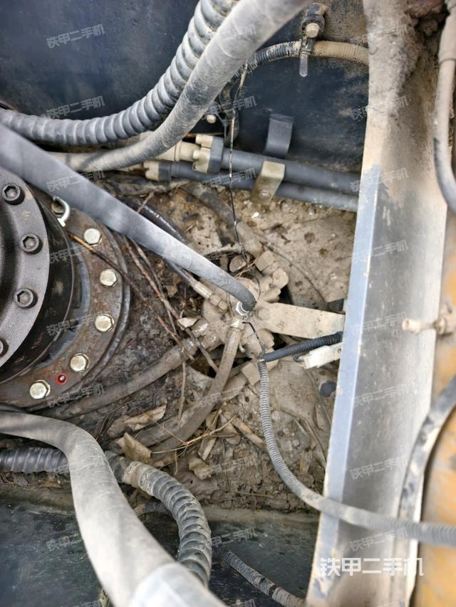 中央回轉(zhuǎn)接頭特寫（上車部件）