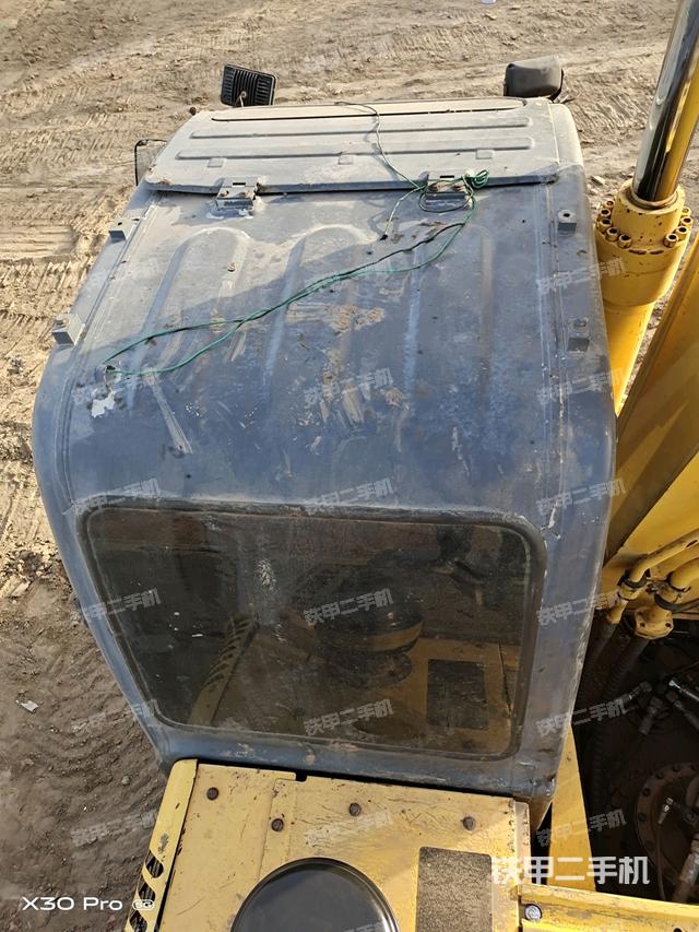 駕駛室頂部（整機外觀）