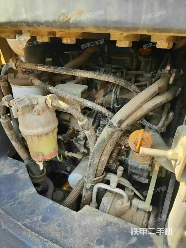 液壓泵艙室正面整體（整機(jī)外觀）