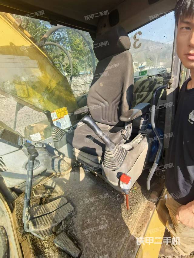 駕駛室整體(整機外觀) 駕駛室整體(整機外觀)