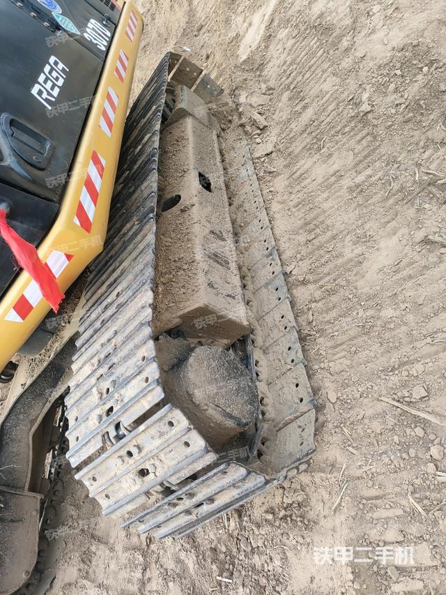 右側(cè)履帶整體?（行走機(jī)構(gòu)）