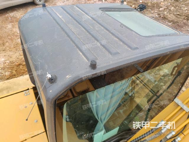 駕駛室頂部(整機(jī)外觀) 駕駛室頂部(整機(jī)外觀)