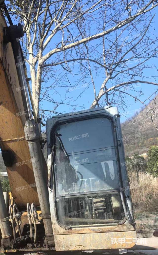 驾驶室顶部（整机外观）