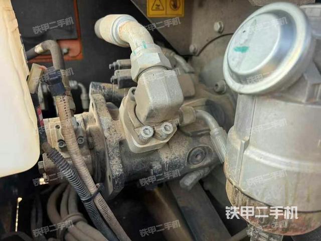液壓泵艙室正面整體(整機(jī)外觀) 液壓泵艙室正面整體(整機(jī)外觀)