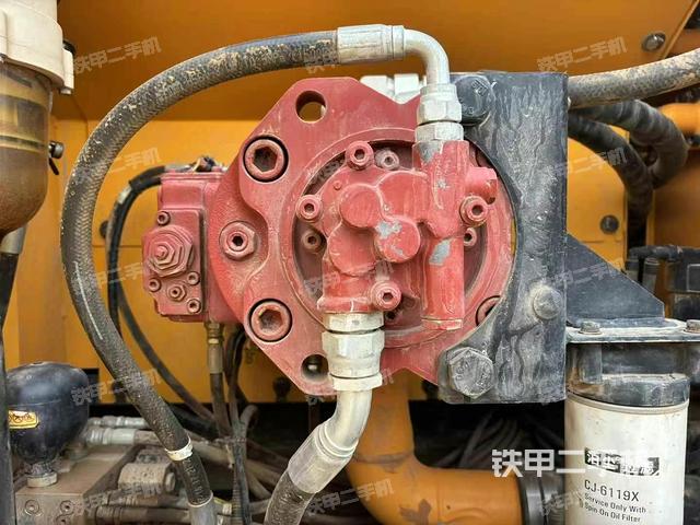 液壓泵艙室正面整體（整機(jī)外觀）