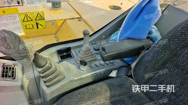 座椅右側(cè)控制臺/鑰匙門/油門/含右手柄（駕駛室部分）