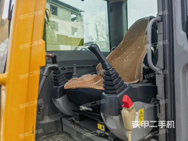 駕駛室整體（整機外觀）