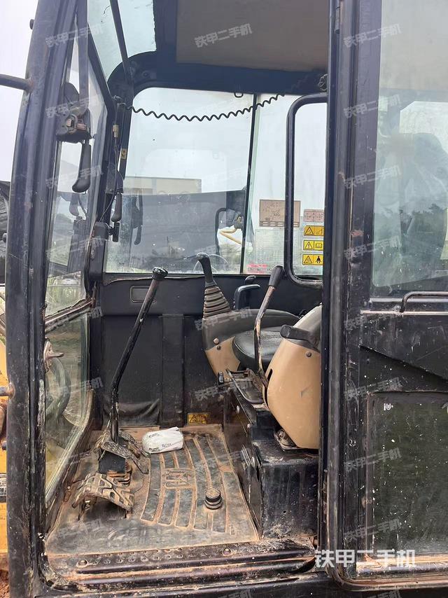 驾驶室顶部（整机外观）