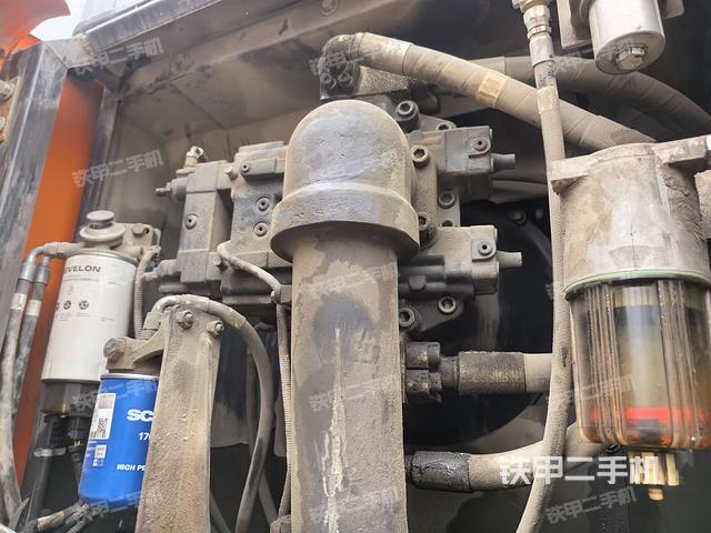 液壓泵艙室正面整體（整機(jī)外觀）