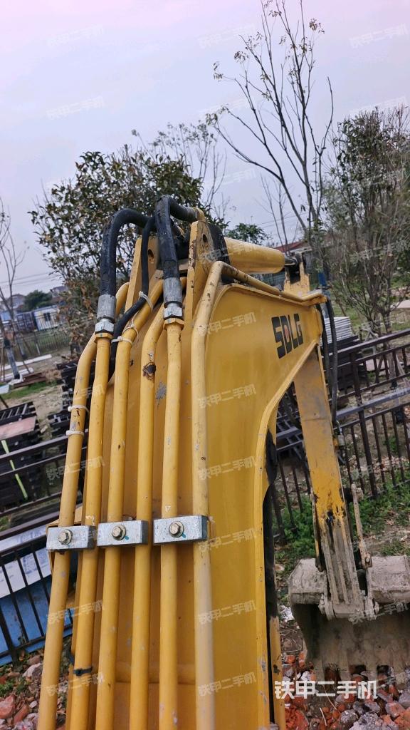 大臂背部俯視（工作和回轉(zhuǎn)裝置）