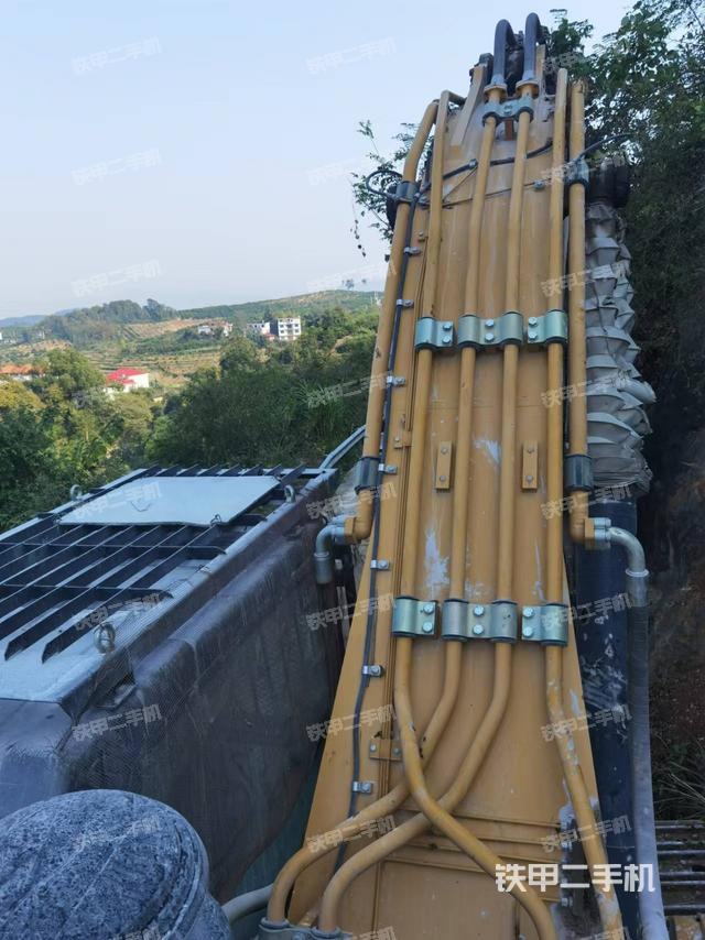 駕駛室頂部(整機外觀) 駕駛室頂部(整機外觀)