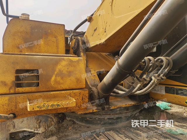 轉(zhuǎn)盤和下車架正前(工作和回轉(zhuǎn)裝置) 轉(zhuǎn)盤和下車架正前(工作和回轉(zhuǎn)裝置)